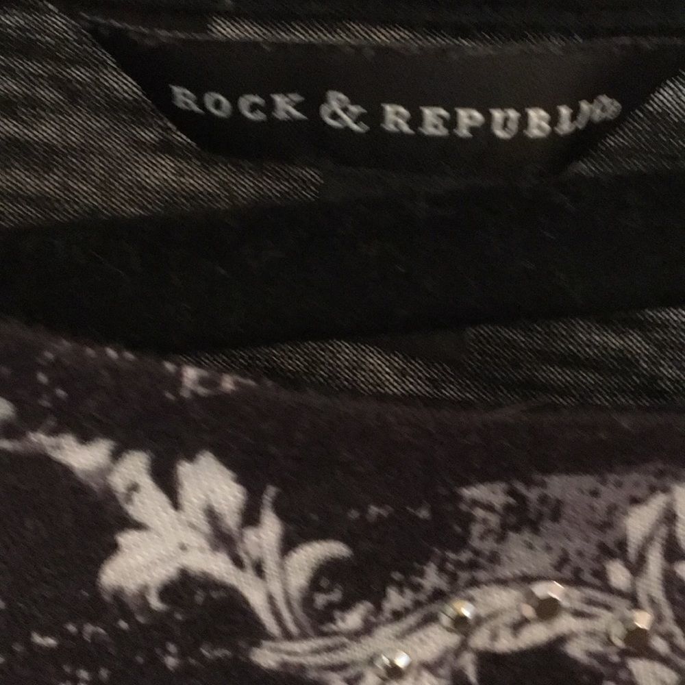 Rock & Republic t-shirt skulls studs Small Goth - Picture 5 of 16